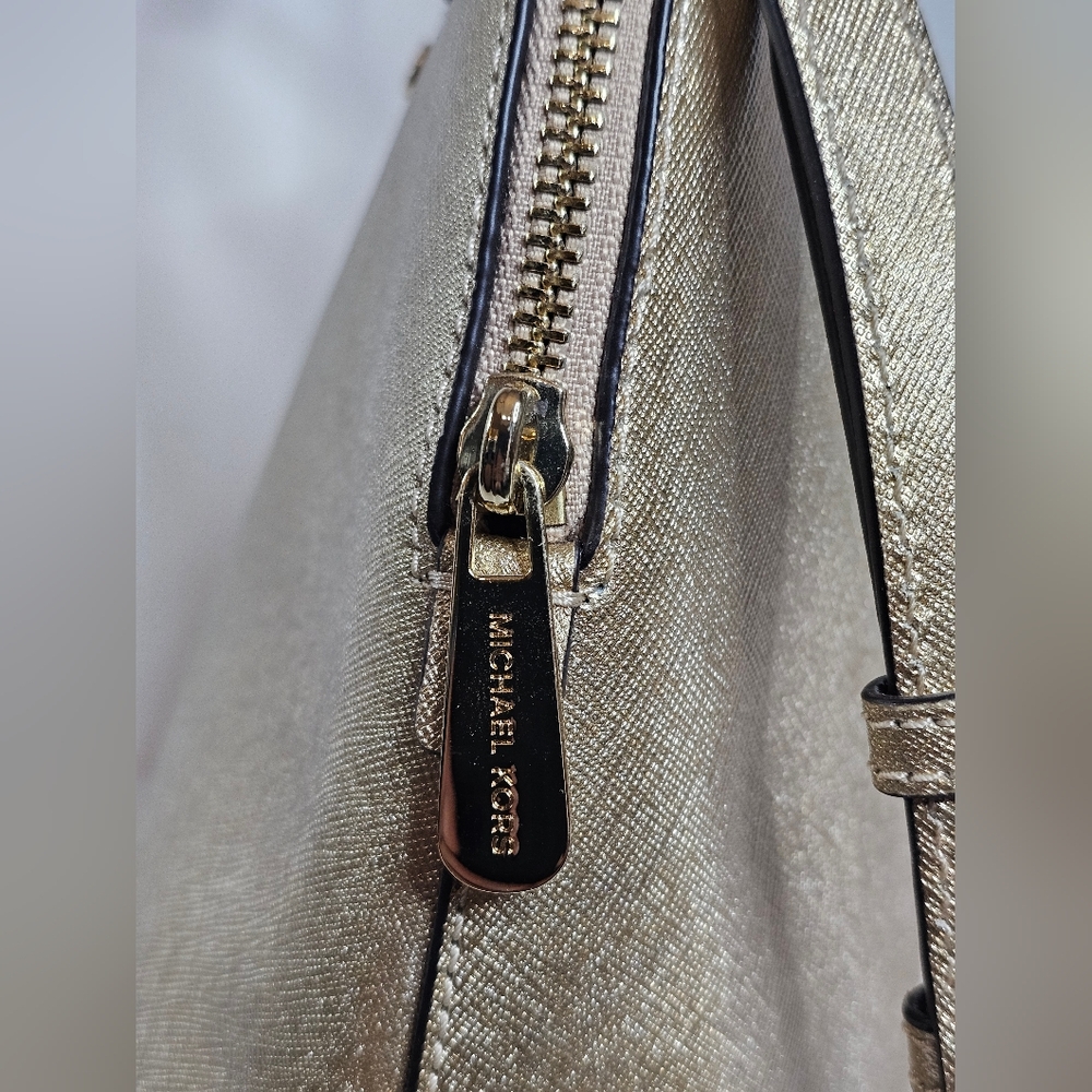 Michael Kors Cindy Large Pale Gold Dome Satchel Handbag Shoulder Tote Crossbody - Picture 5 of 12